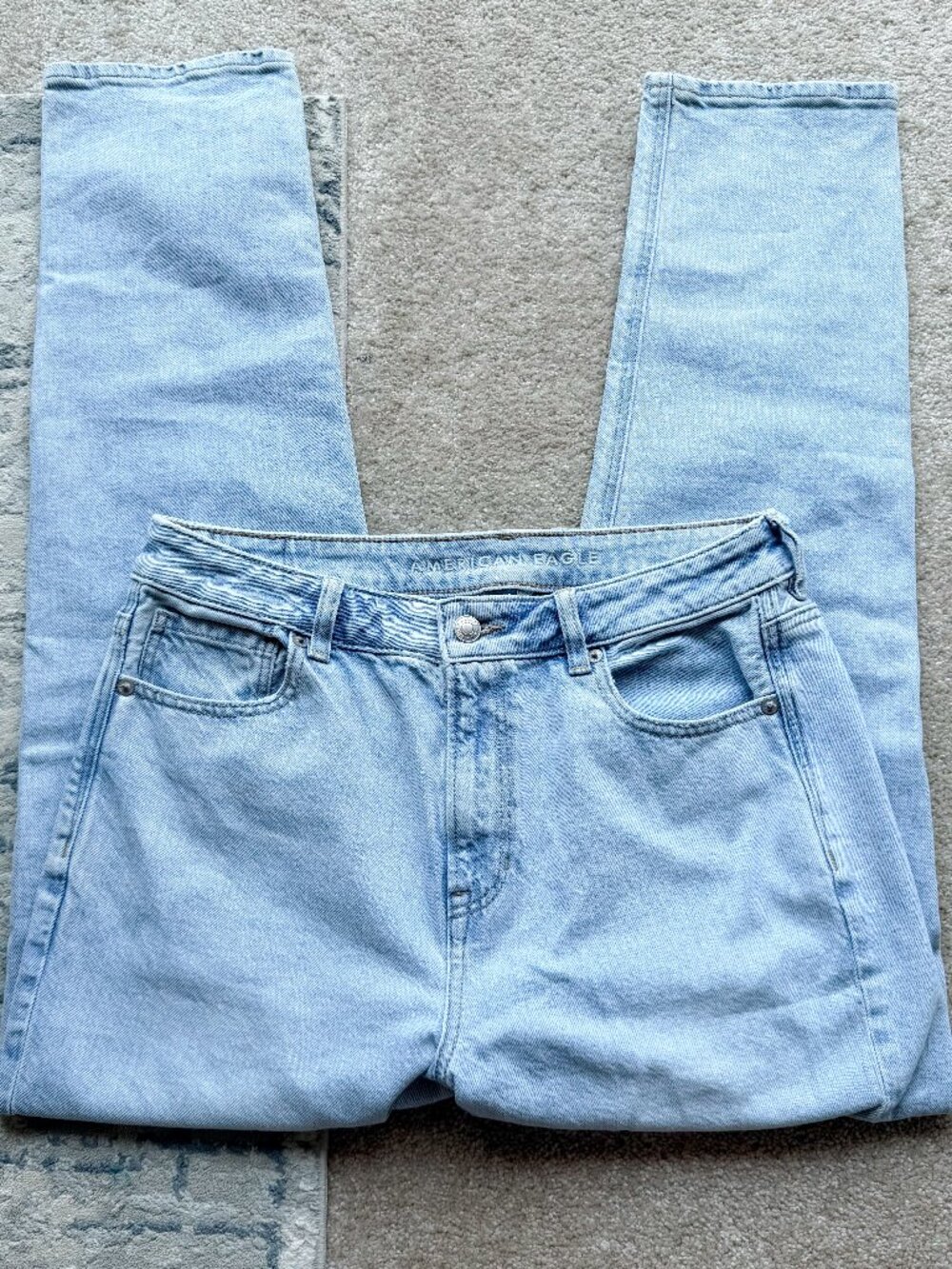 American Eagle Strigid Mom Jean Light Wash - Size 10 R